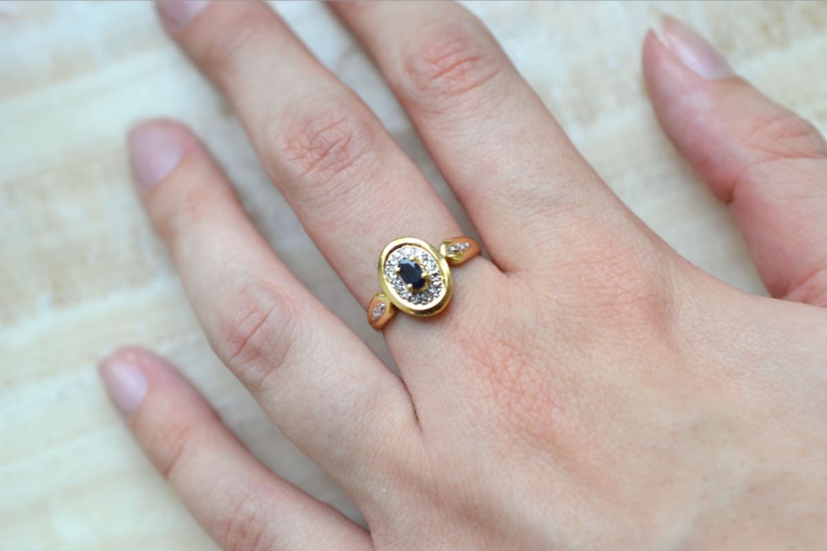 bague ovale saphir diamants