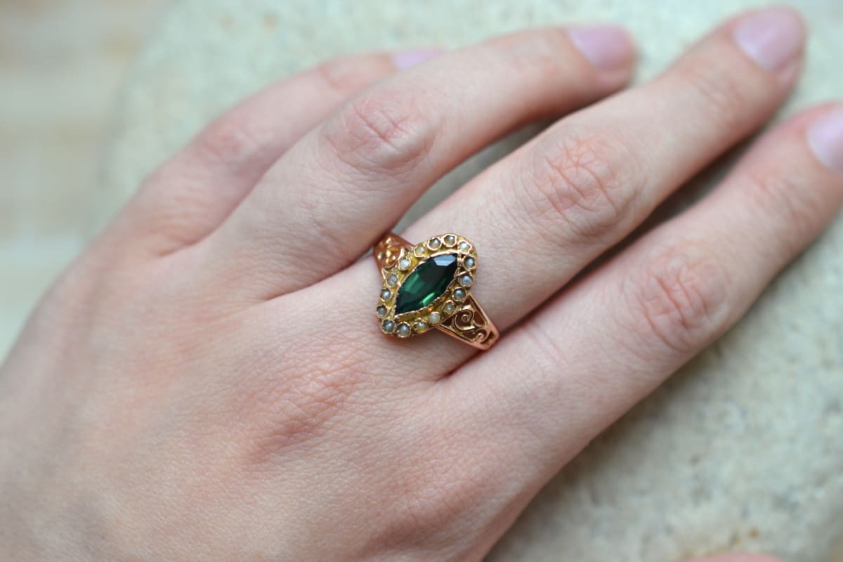 navette perles pierre verte