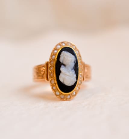 Bague Camée en Or jaune 18 carats ornée d'Agate et de Perles
