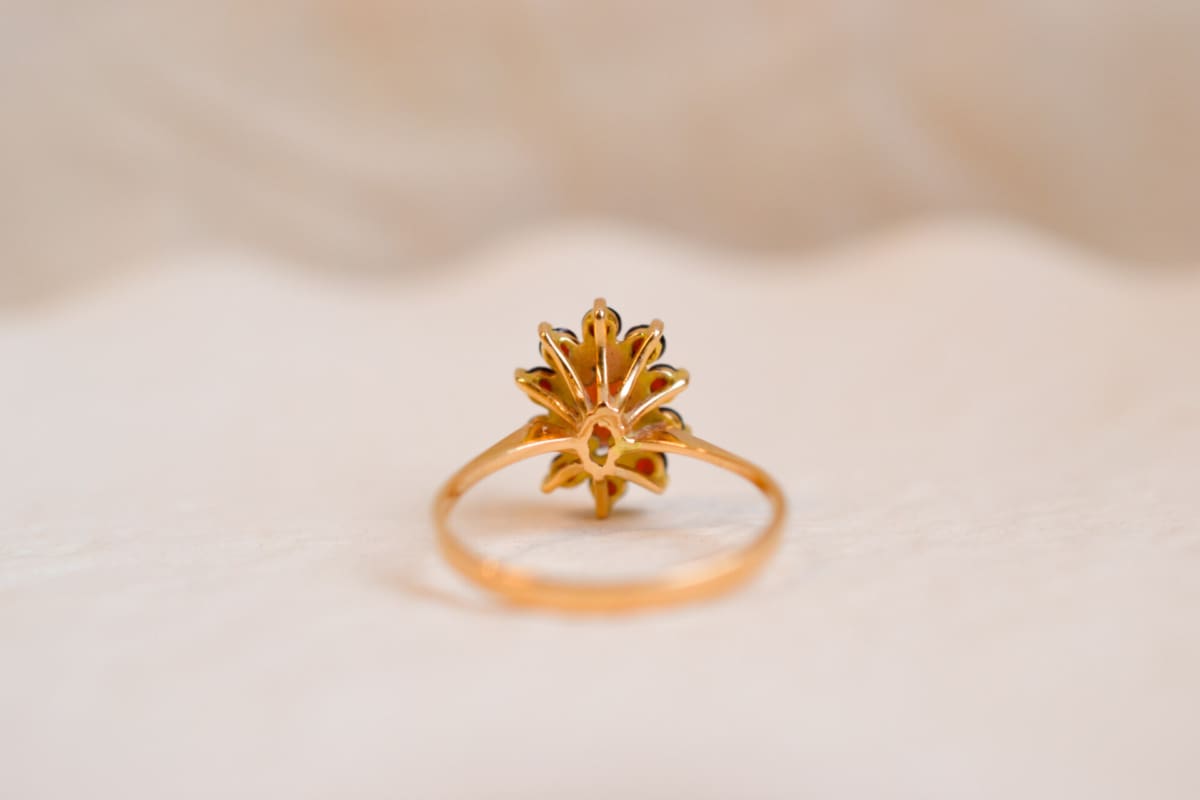 Bague Marguerite Vintage en Or jaune 18 carats sertie de Grenats