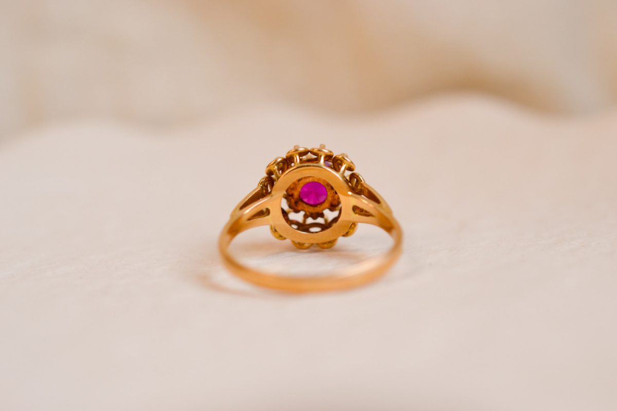 Bague Vintage en Or jaune 18 carats sertie d'un Rubis de synthèse