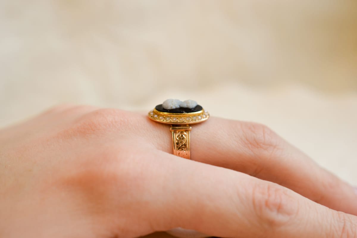 Bague de fiançailles Camée en Or jaune 18 carats ornée d'Agate et de Perles