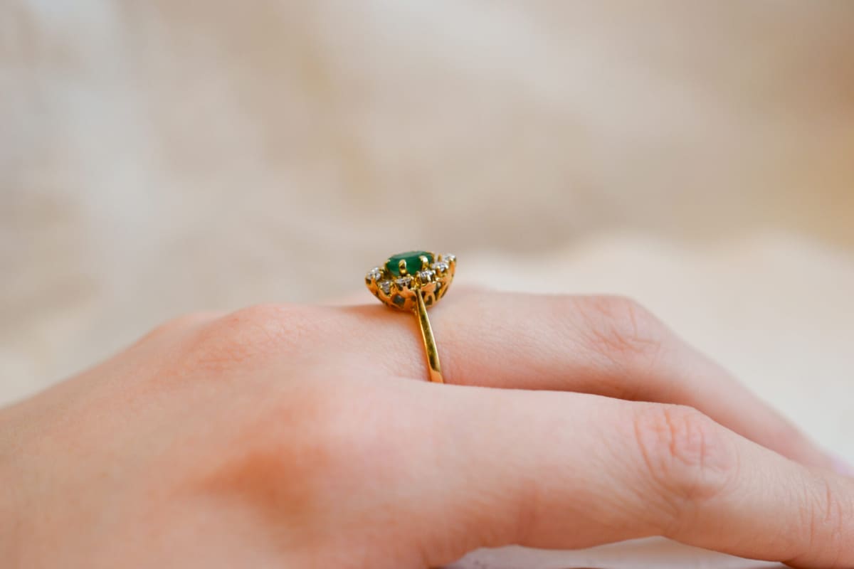 Bague de fiançailles Marguerite en Or jaune 18 carats sertie d'Émeraude et de Diamants