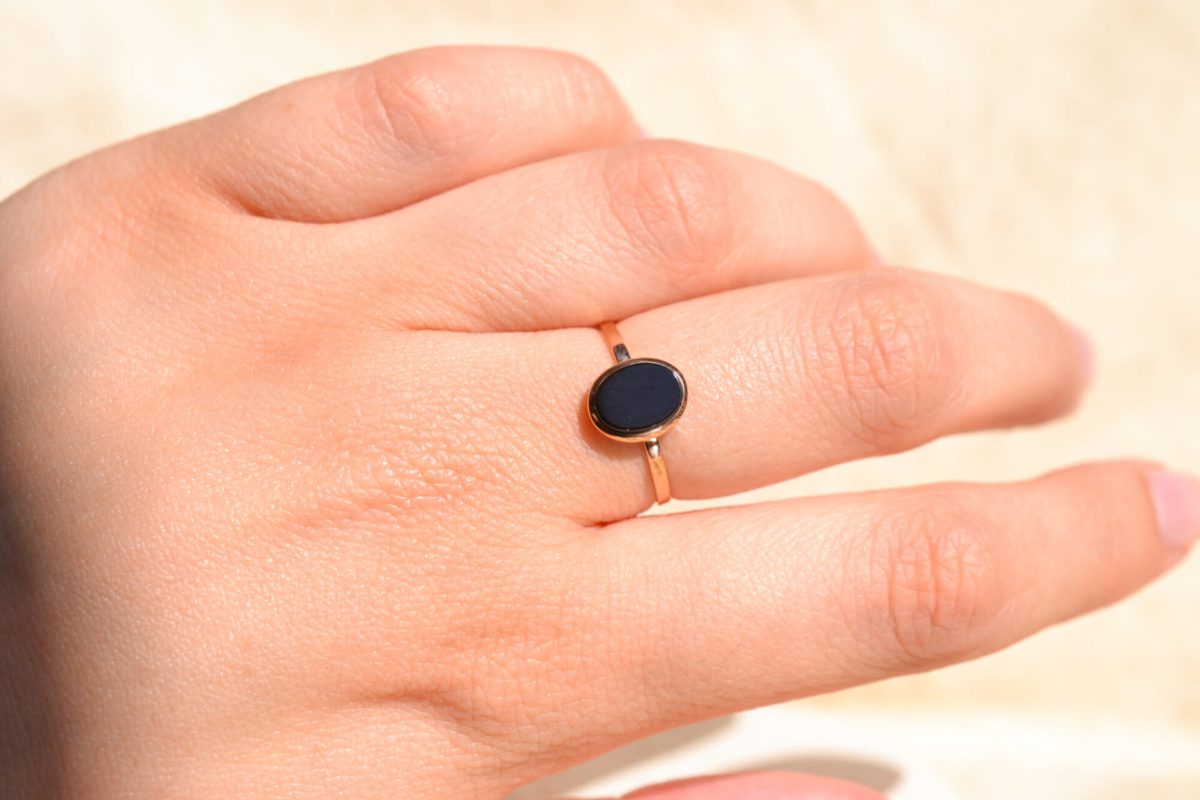 Bague de fiançailles ancienne en Or jaune 18 carats sertie d'Onyx