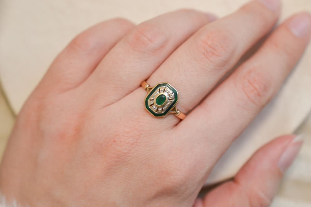 Bague de fiançailles octogonale en Or jaune 18 carats sertie d'Émeraude et d'émail vert