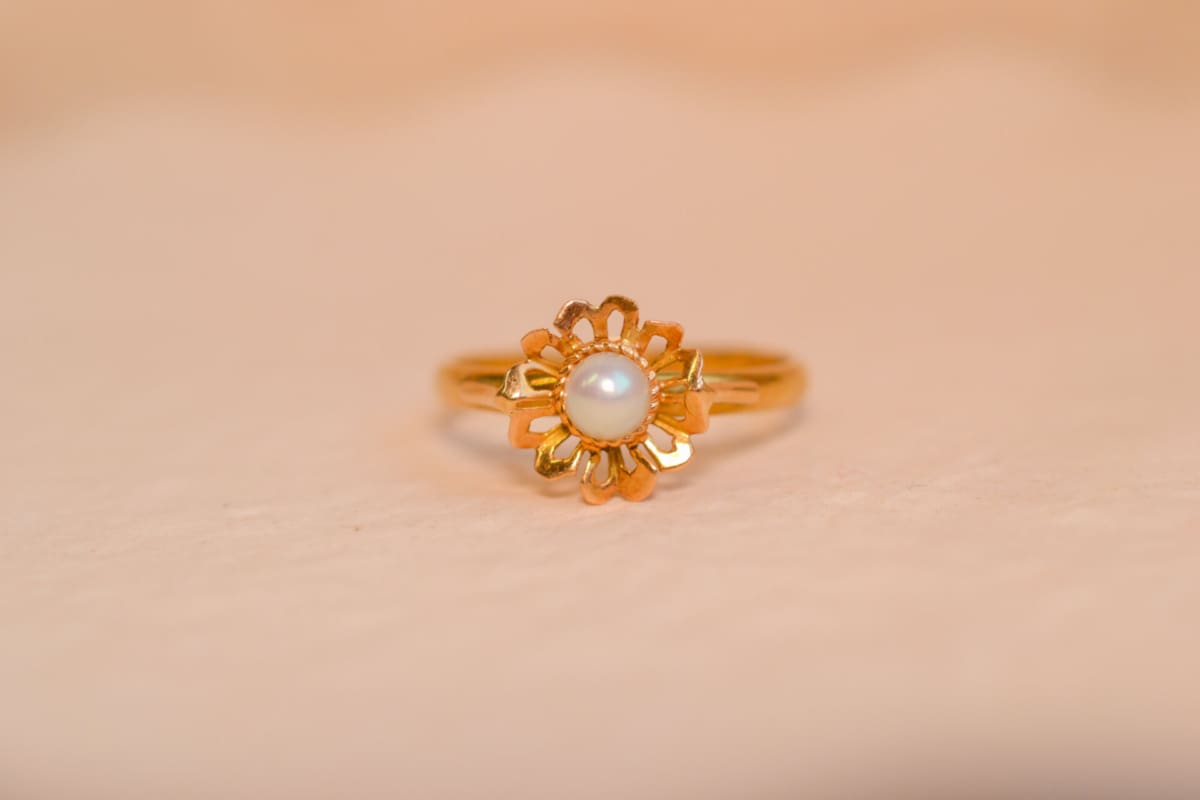 Bague fleur en Or jaune 18 carats ornée d'une Perle de culture
