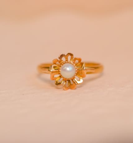 Bague fleur en Or jaune 18 carats ornée d'une Perle de culture