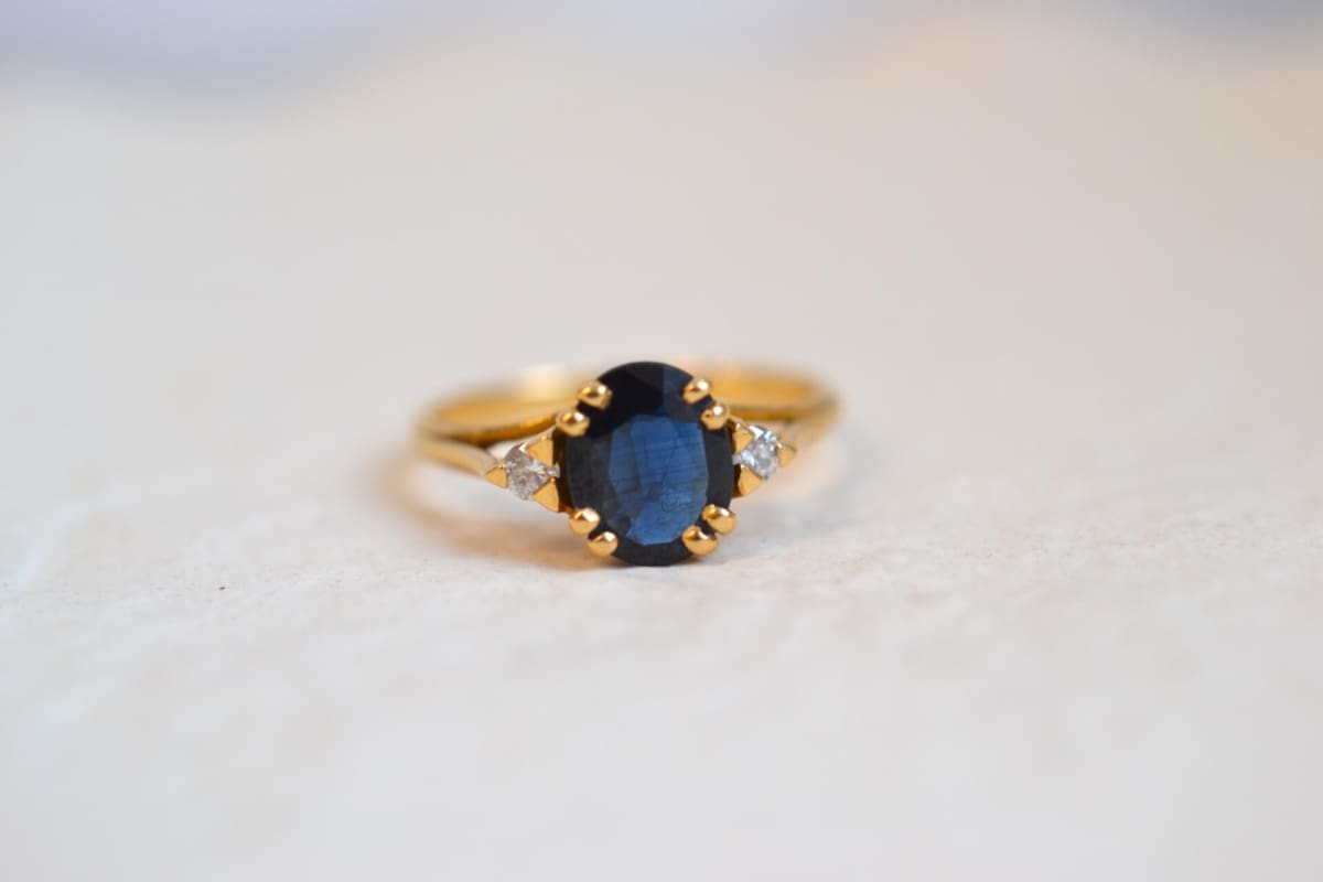 bague saphir ovale et diamants