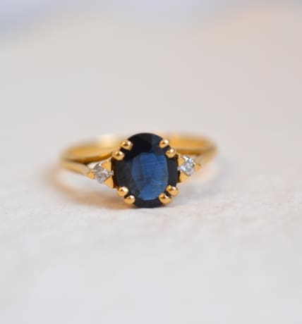 bague saphir ovale et diamants