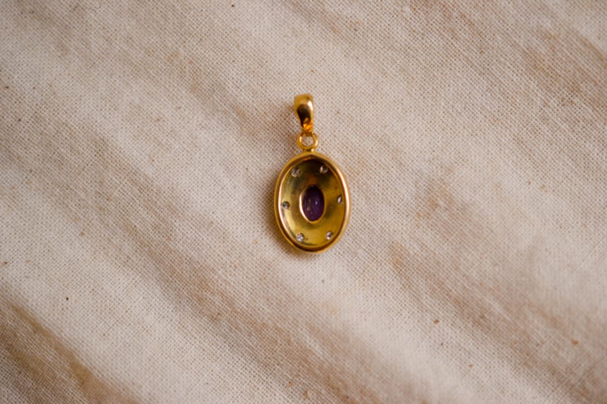Pendentif Vintage en Or jaune 18 carats serti d'une Améthyste entourée de Diamants