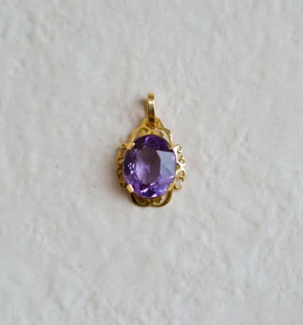 Pendentif fleur en Or jaune 18 carats orné d'une Améthyste