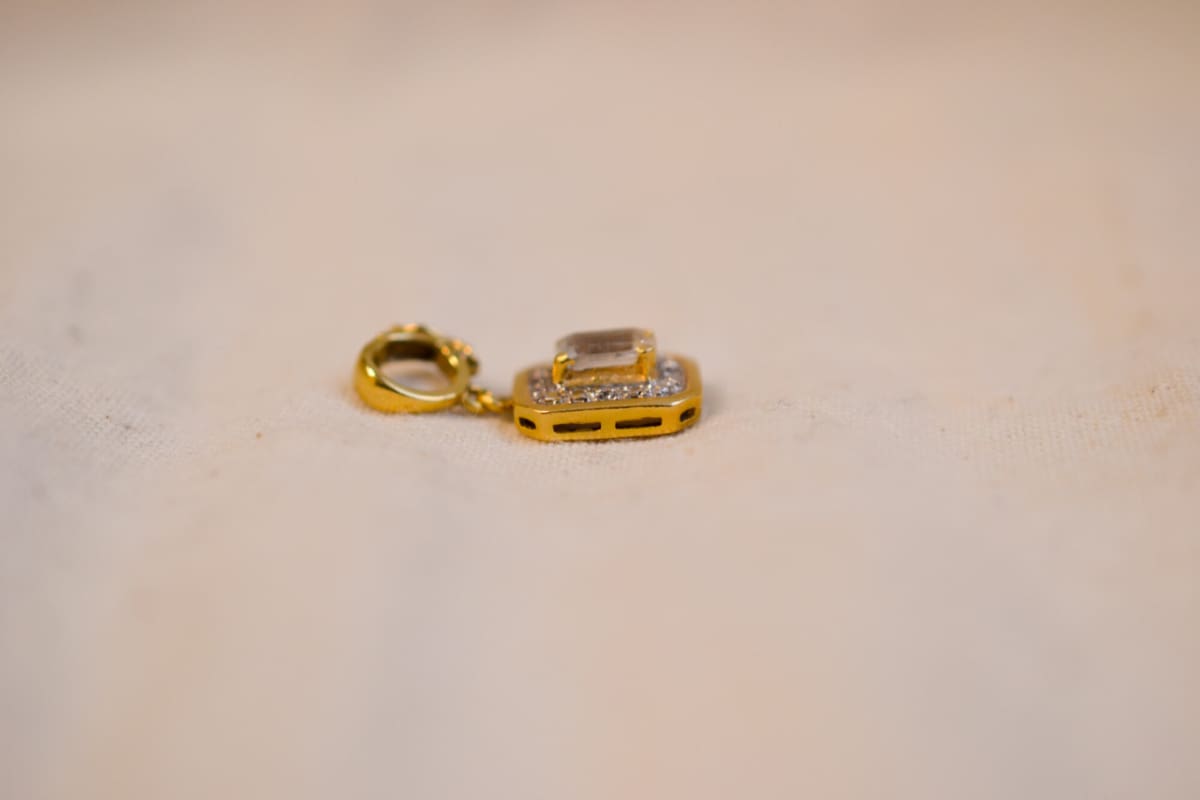 Pendentif octogonal en Or jaune 18 carats orné d'une Topaze