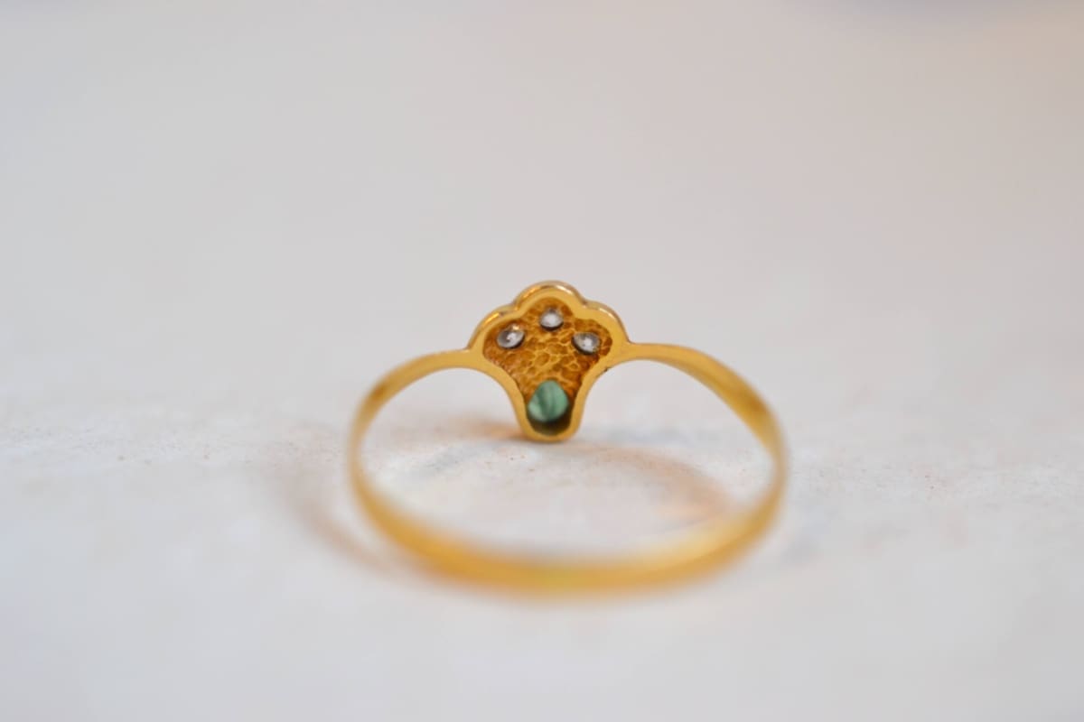 bague forme paon et emeraude