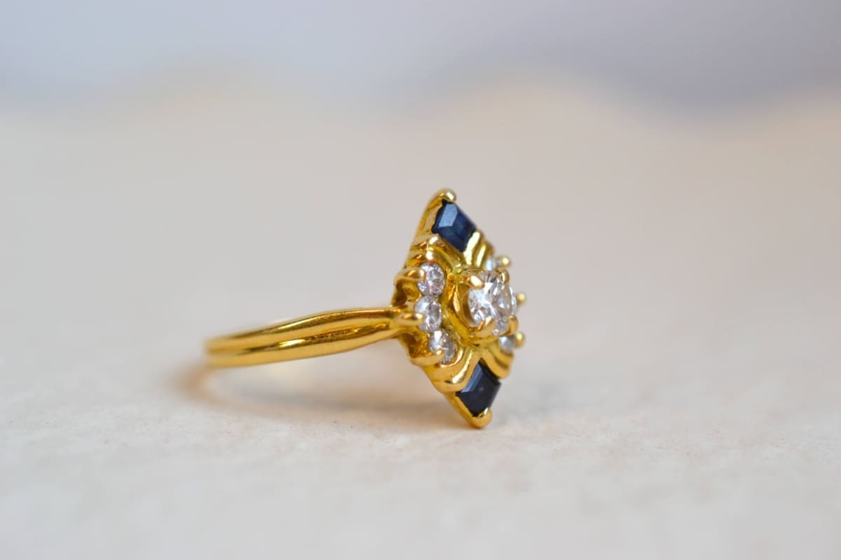 bague marquise saphir diamants