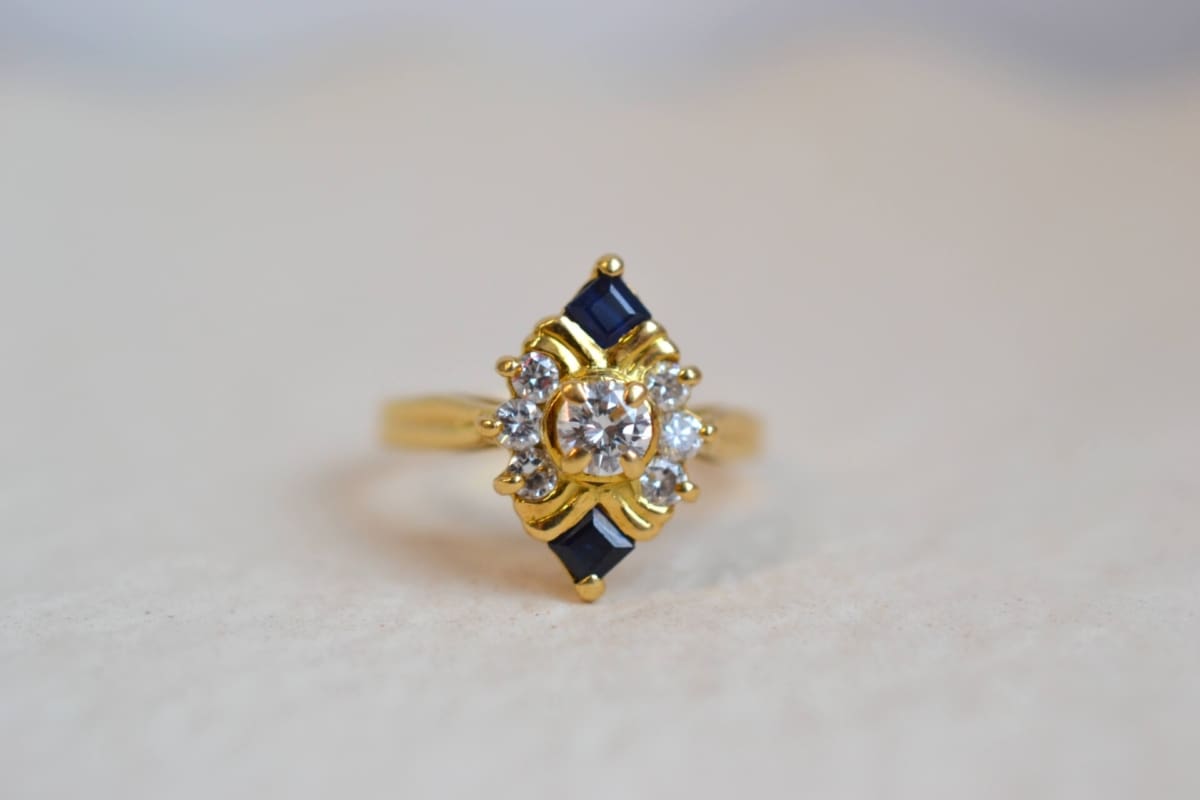 bague marquise saphir et diamants