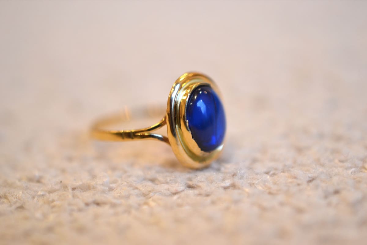 bague ovale pierre bleue