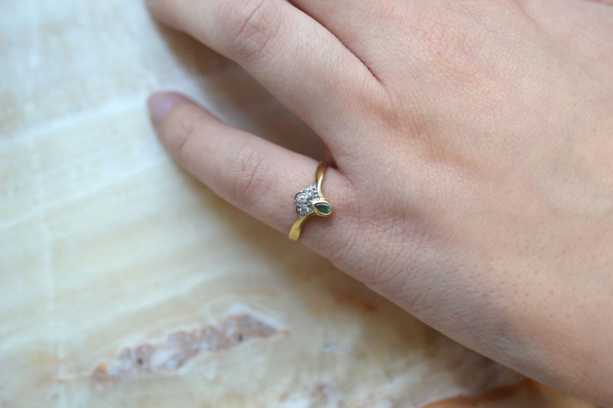 bague paon et emeraude