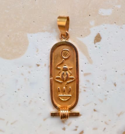 pendentif ancien hieroglyphes