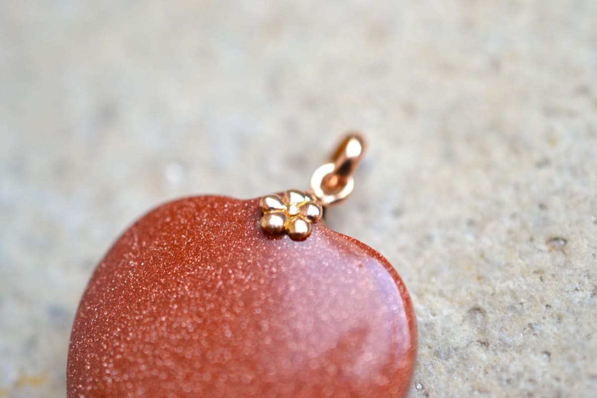 pendentif coeur pierre soleil