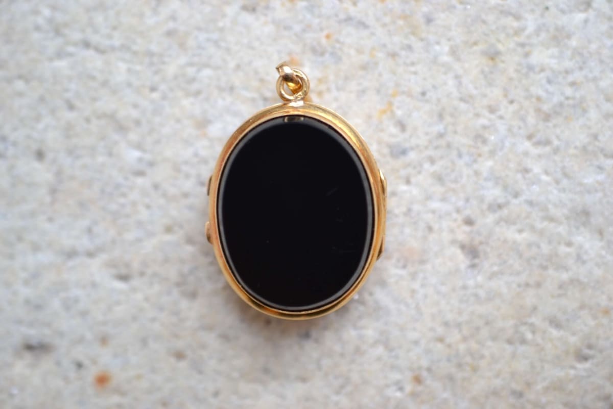 pendentif en onyx ouvrant