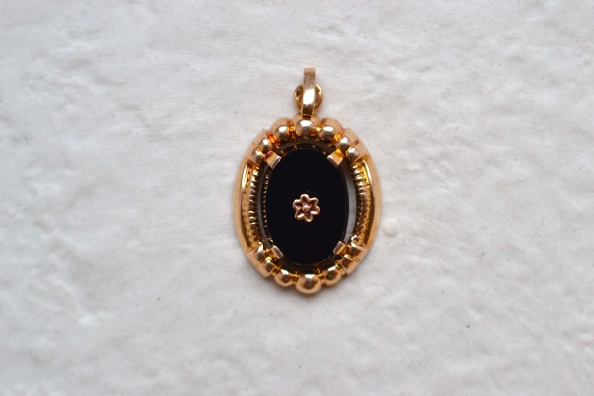 pendentif onyx a decor de boules