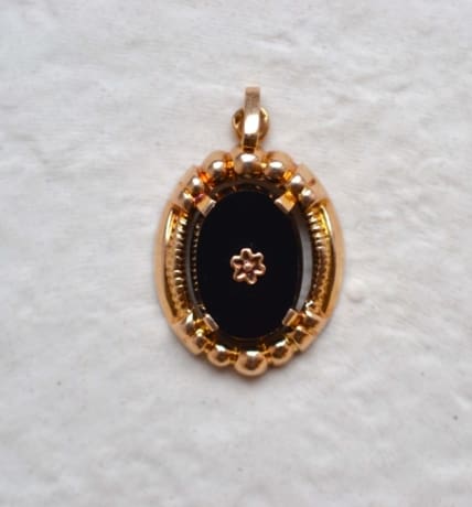 pendentif onyx a decor de boules
