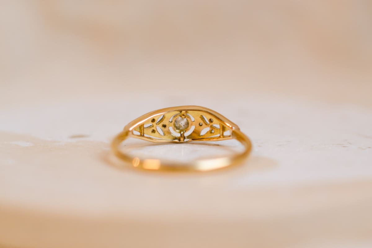 Bague Art Déco ancienne en Or jaune et blanc 18 carats sertie d'un Diamant