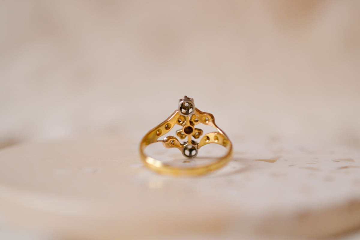 Bague Art Nouveau Vintage en Or jaune et blanc 18 carats sertie de Diamants