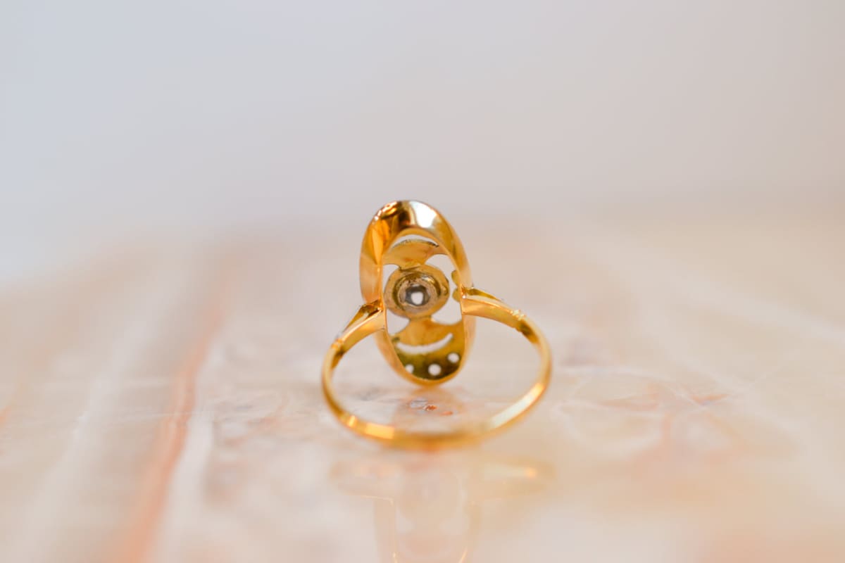 Bague ancienne en Or jaune et Or blanc 18 carats sertie de Diamants