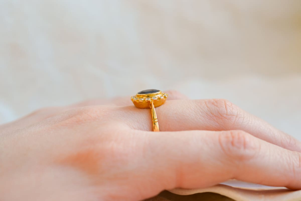 Bague de fiançailles Vintage en Or jaune 18 carats ornée d'un Saphir entouré de Diamants
