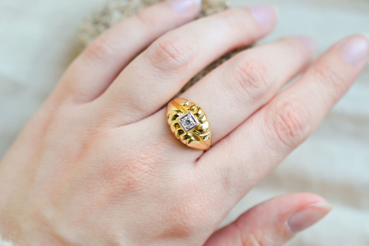 Bague de fiançailles style Tank en Or jaune 18 carats sertie d'un Diamant