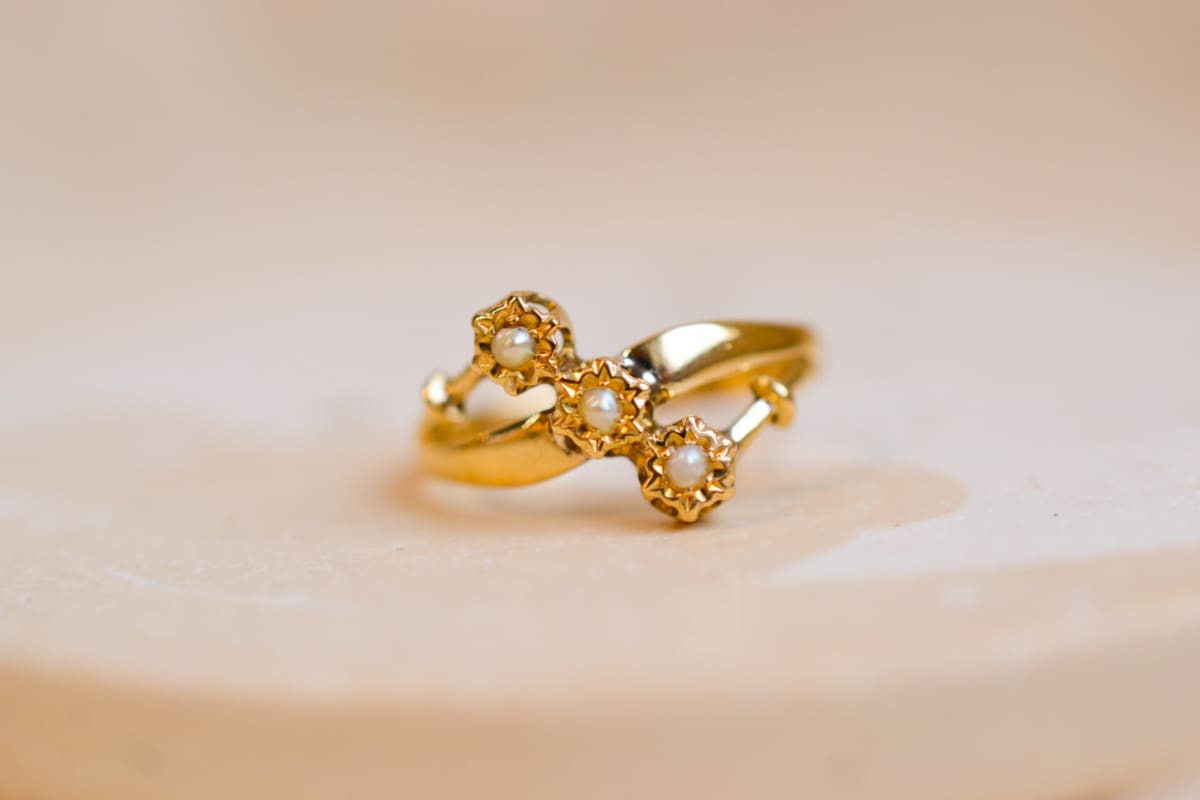 Bague en Or jaune 18 carats ornée d'une trilogie de Perles