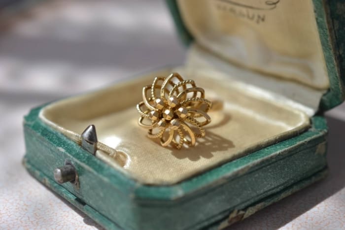 Bijoux anciens en Or Second Empire inspiration gothique
