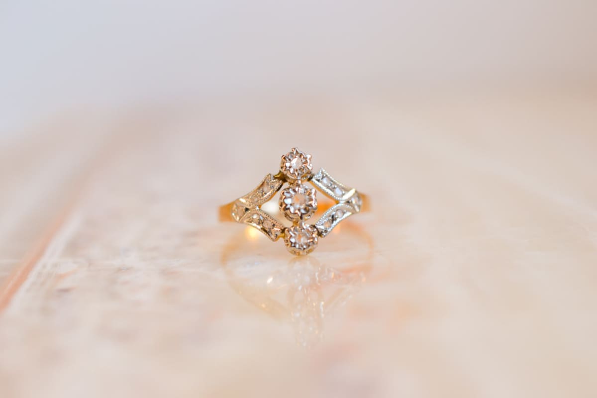 Bague losange ajourée en Or jaune et blanc 18 carats sertie de Diamants