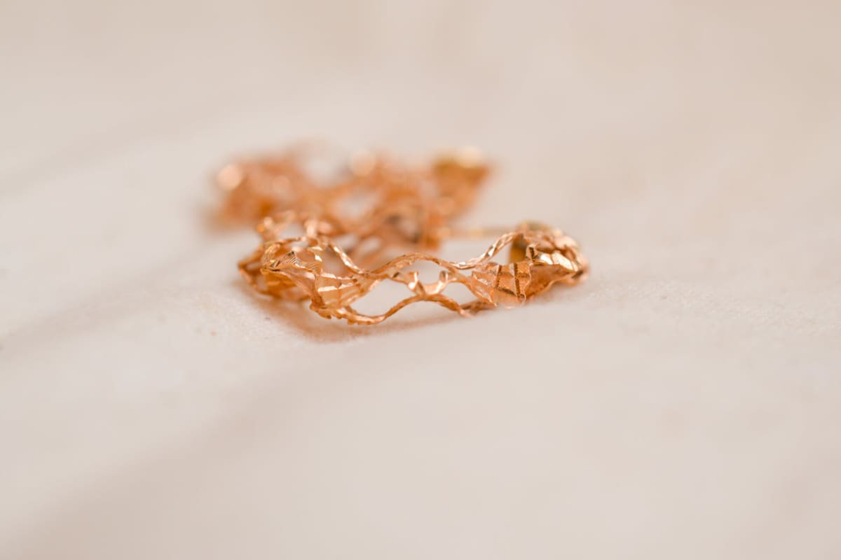 Boucles d'oreilles anciennes en Or jaune 18 carats ajourées et quadrilobées