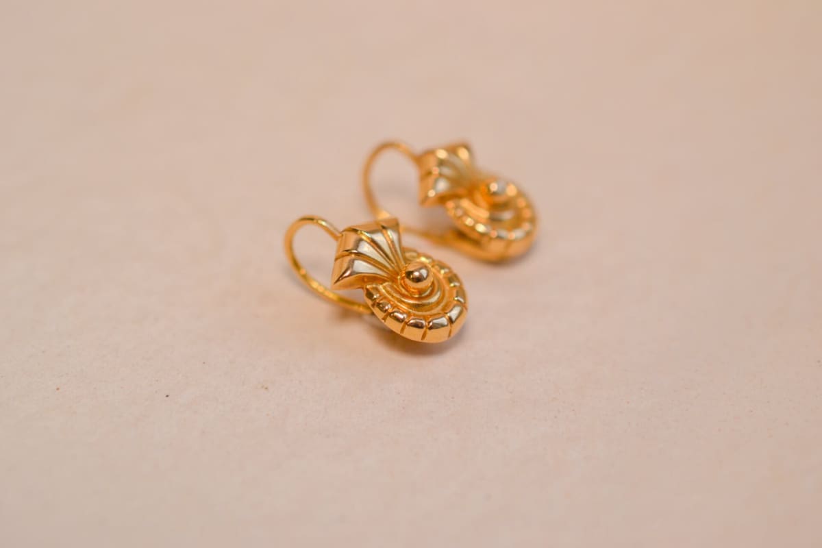 Dormeuses Vintage en Or jaune 18 carats à motifs de coquillages