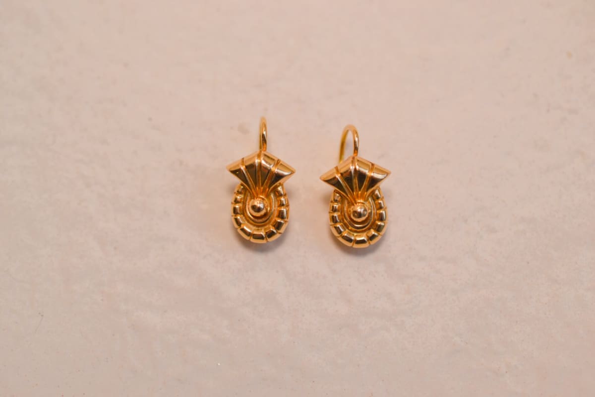 Dormeuses en Or jaune 18 carats à motifs de coquillages