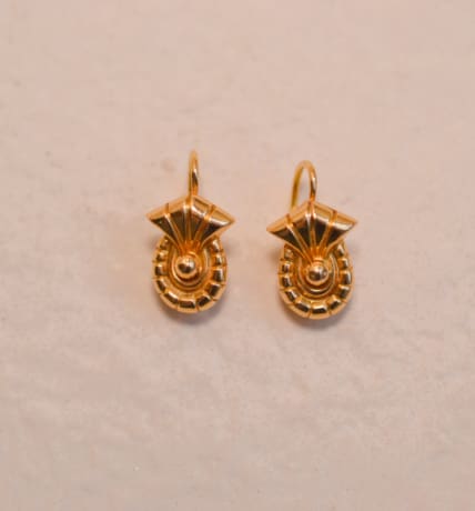 Dormeuses en Or jaune 18 carats à motifs de coquillages