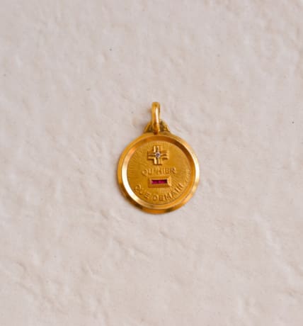 Pendentif + qu'hier - que demain en Or jaune 18 carats serti de Rubis et d'un Diamant