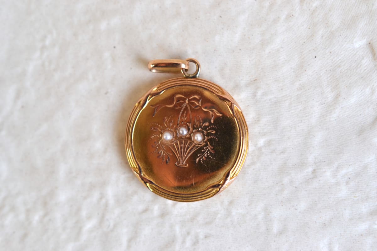 medaillon perles art nouveau