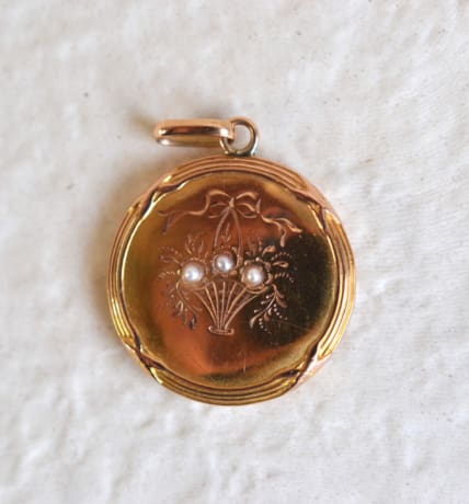 medaillon perles art nouveau