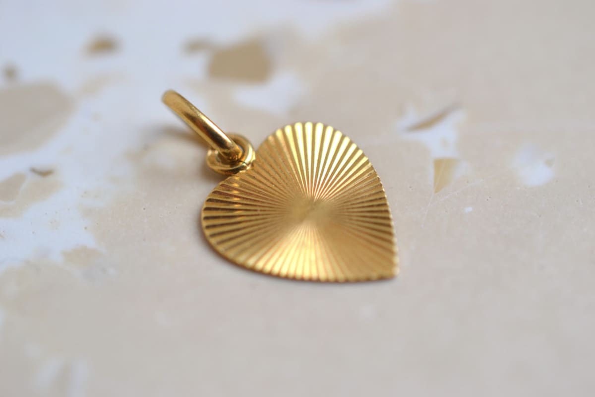 pendentif coeur decor strie