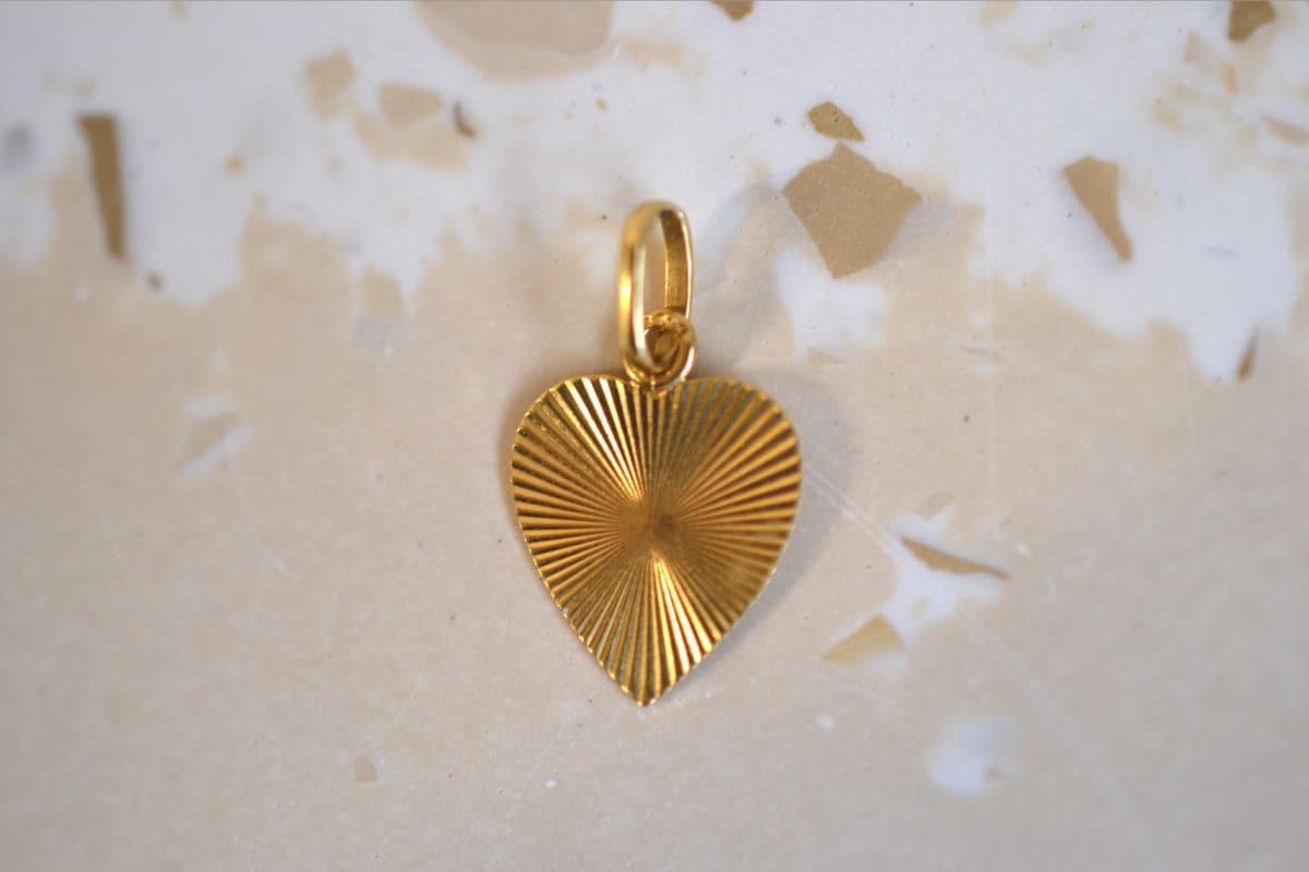 pendentif coeur strie