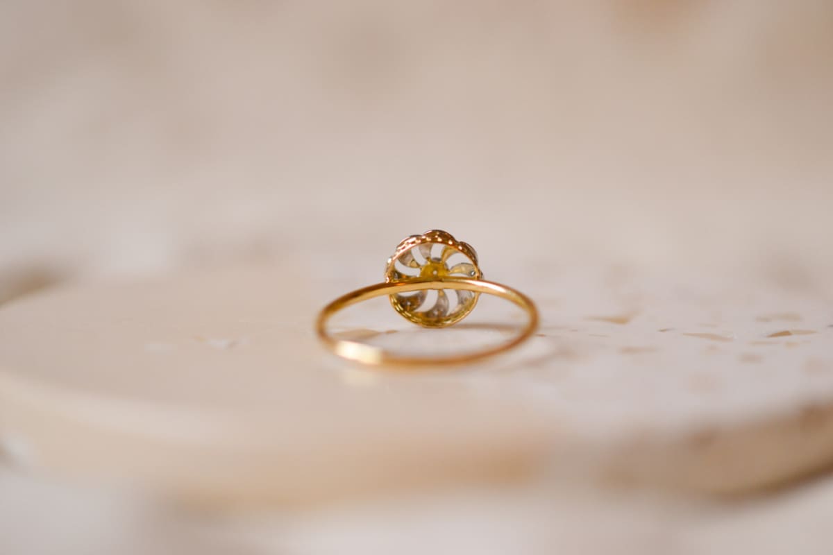 Bague Art Nouveau en Or jaune et blanc 18 carats ornée de Diamants