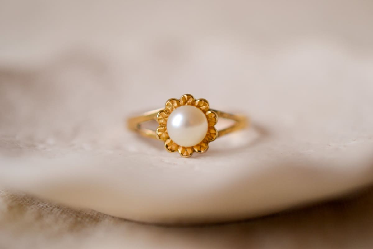 Bague ancienne en Or 9 carats ornée d'une Perle de culture
