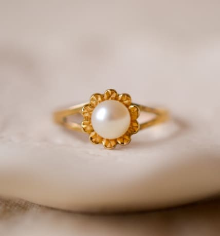 Bague ancienne en Or 9 carats ornée d'une Perle de culture