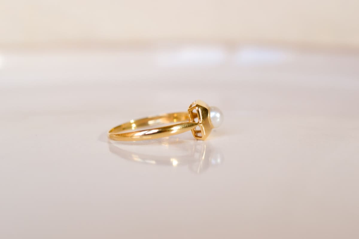 Bague ancienne en Or 18 carats ornée d'une Perle