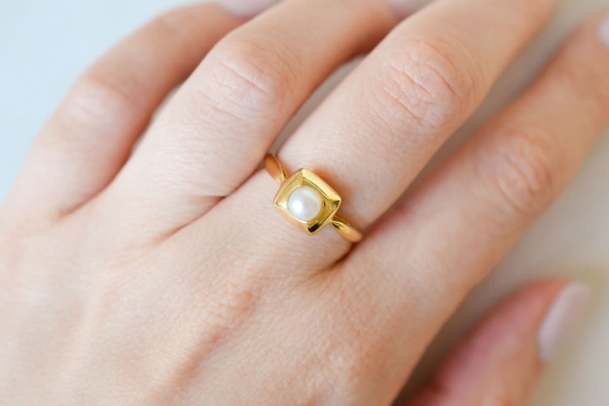 Bague de fiançailles ancienne en Or jaune 18 carats ornée d'une Perle