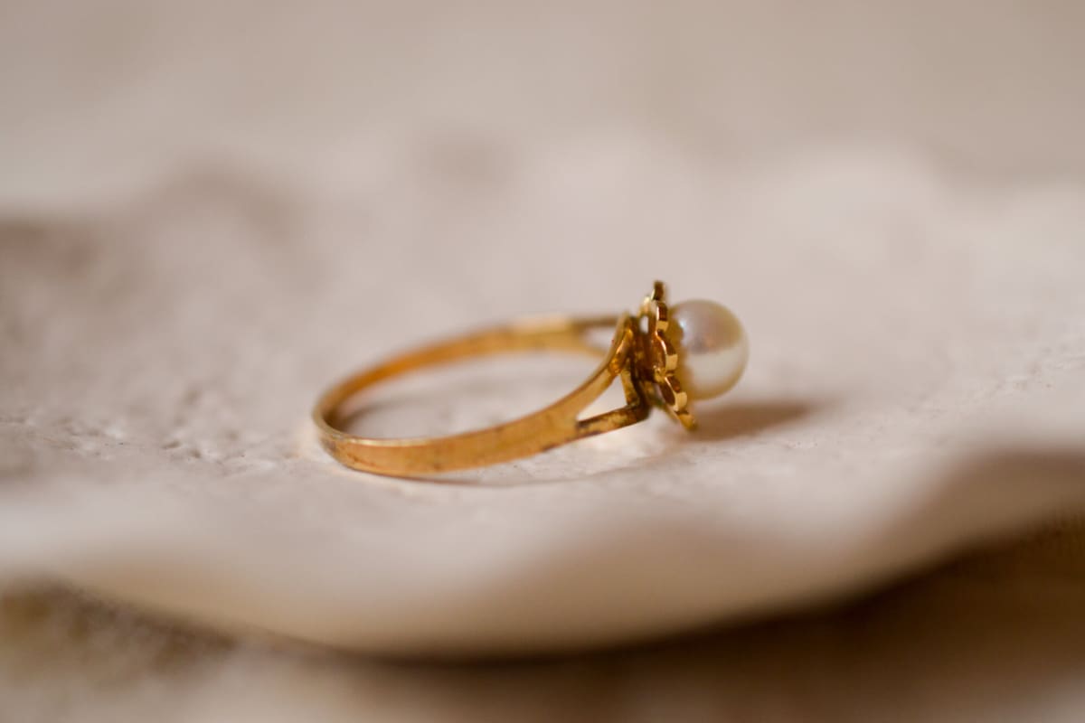 Bague fleur en Or 9 carats sertie d'une Perle