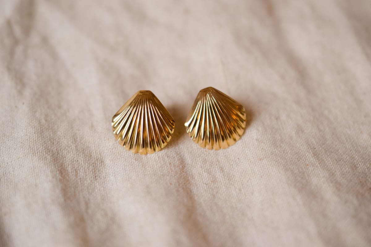Boucles d'oreilles anciennes en forme de coquillages